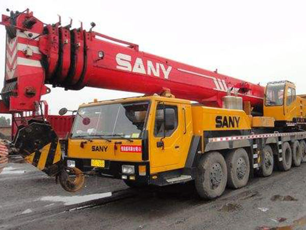 冬季隨車(chē)吊應(yīng)該怎樣保養(yǎng)和操作注意事項(xiàng)？